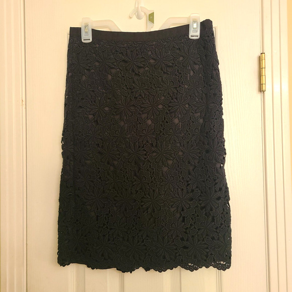 Talbots Womens Pencil Skirt Black Lined Crochet Floral Overlay Zip Size 6 - Picture 1 of 11